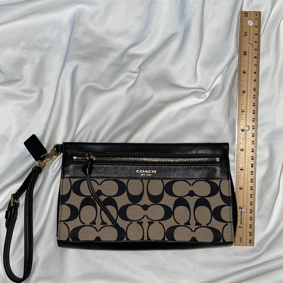 COACH wristlet - Picture 6 of 8
